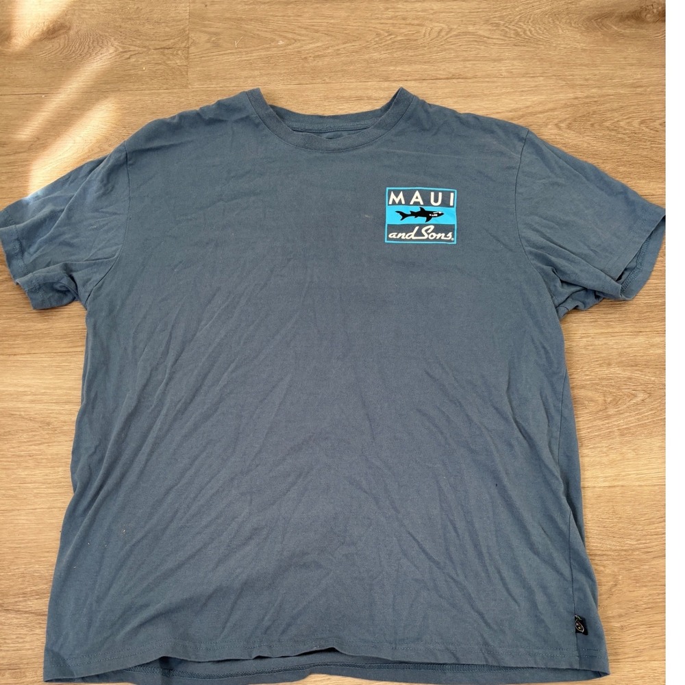 Maui and Sons Mens XL Blue Shark Graphic T-Shirt Short Sleeve Surf Tee